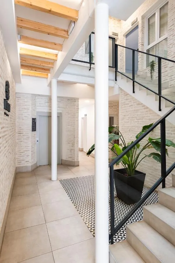 Lola 14 Suite Apartment Seville Spain